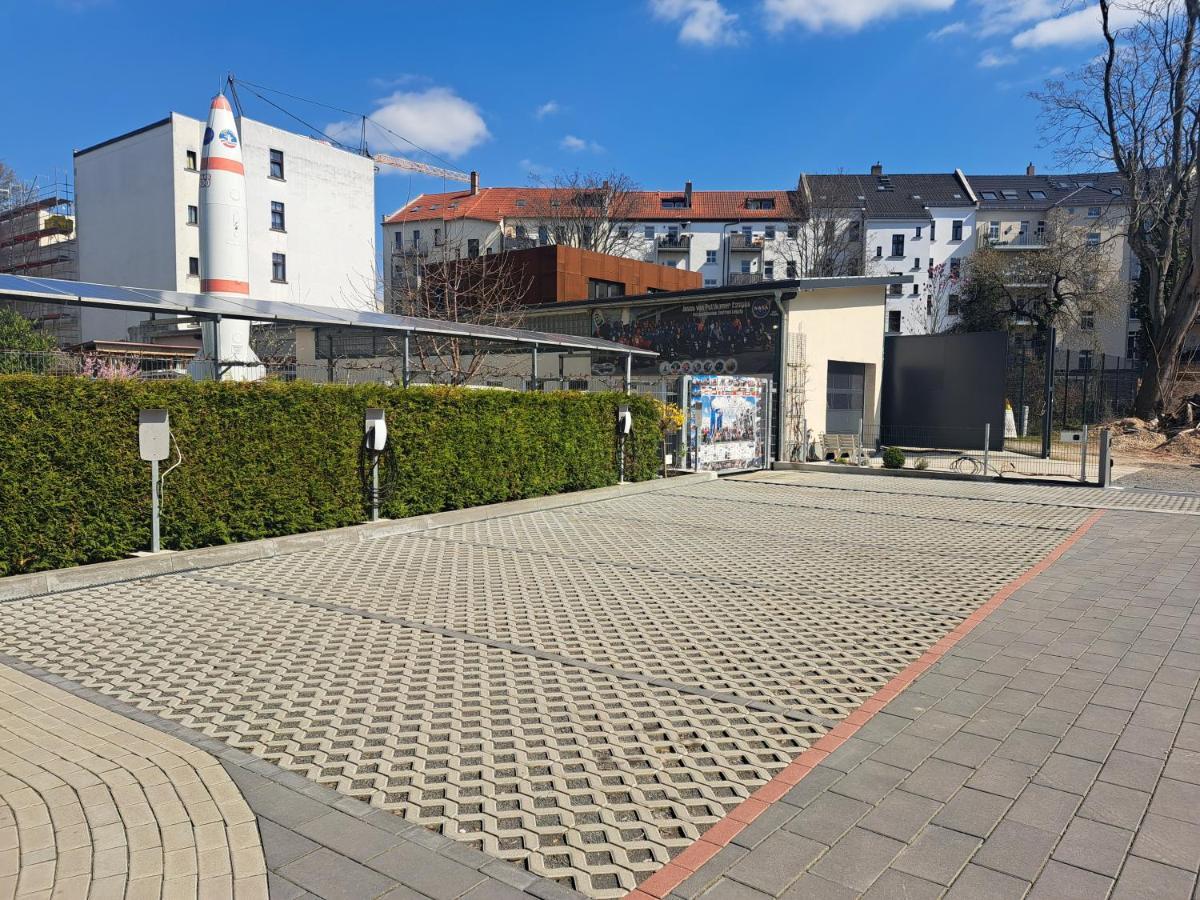 Space Hotel Im Campus Der Jvp Schule Leipzig Exterior photo